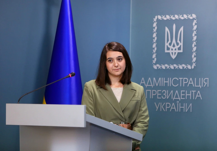 2019 год, Юлия Мендель - пресс-секретарь Зеленского. Фото: Yuliya Ovsyannikova / <!--noindex--><a href="https://pikabu.ru/story/zakat_imperii_zelenskogo_kak_12_druzey_vyikovali_i_priveli_k_krakhu_diktaturu_na_ukraine_13988090?u=http%3A%2F%2FZUMAPRESS.com&t=ZUMAPRESS.com&h=1d918d742c8024323e75fe5f42043a474a9efec2" title="http://ZUMAPRESS.com" target="_blank" rel="nofollow noopener">ZUMAPRESS.com</a><!--/noindex--> / Global Look Press