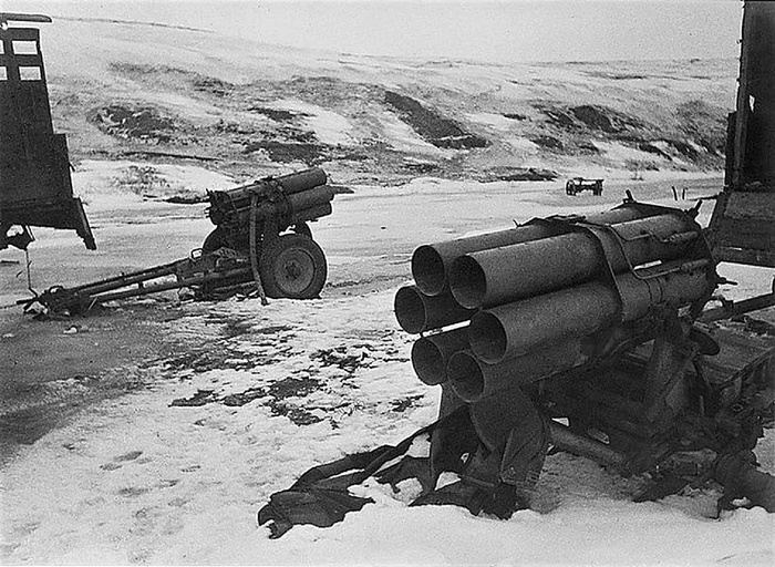 Брошенные Nebelwerfer'ы. РСЗО очень точное и мощное.