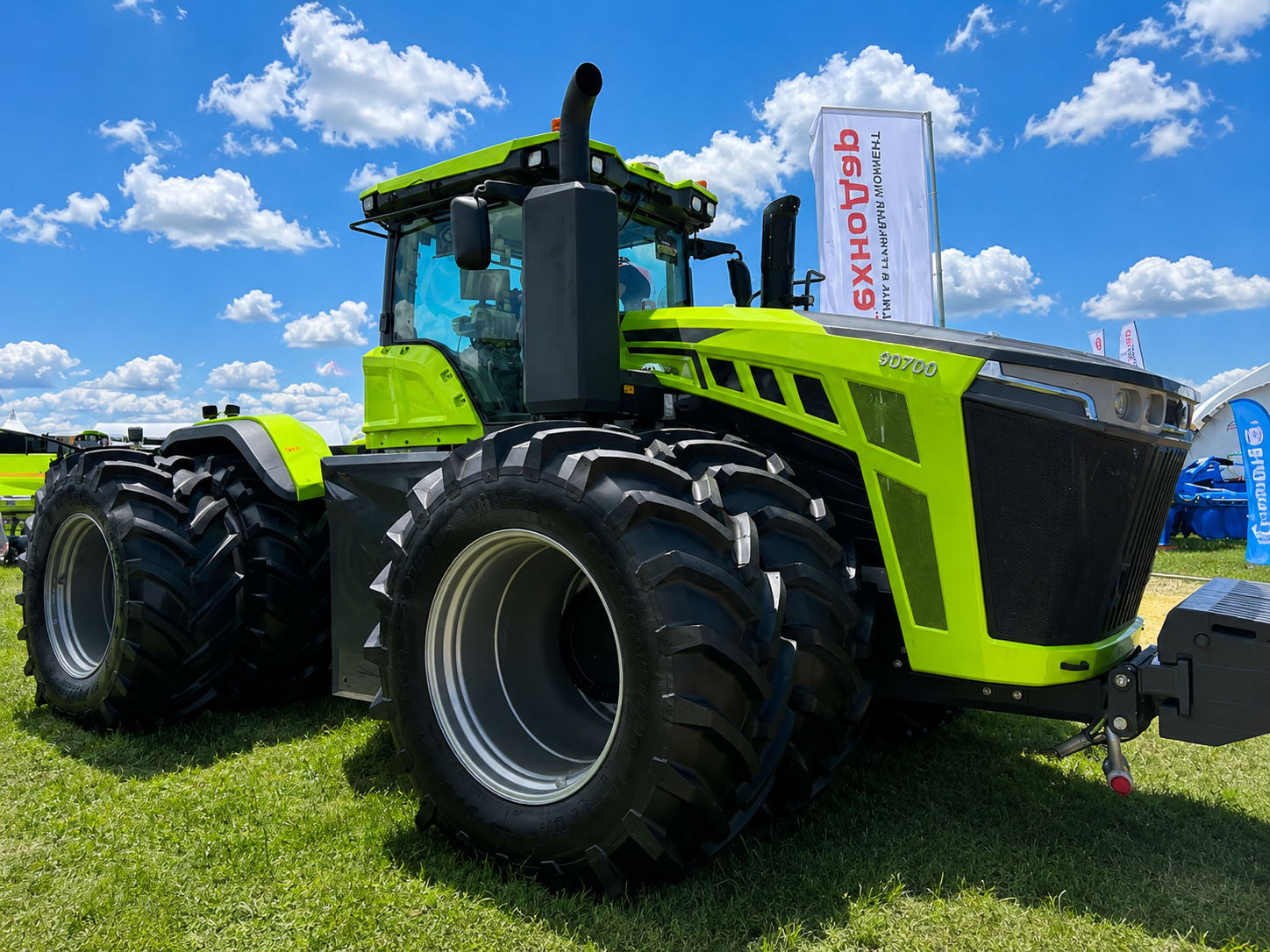 The Zoomlion 9D700, a hybrid tractor with 700+ hp, debuts in Russia! - My, Agroscout360, Agronews360, Tractor, Technologies, China, Agricultural machinery, Сельское хозяйство, Longpost