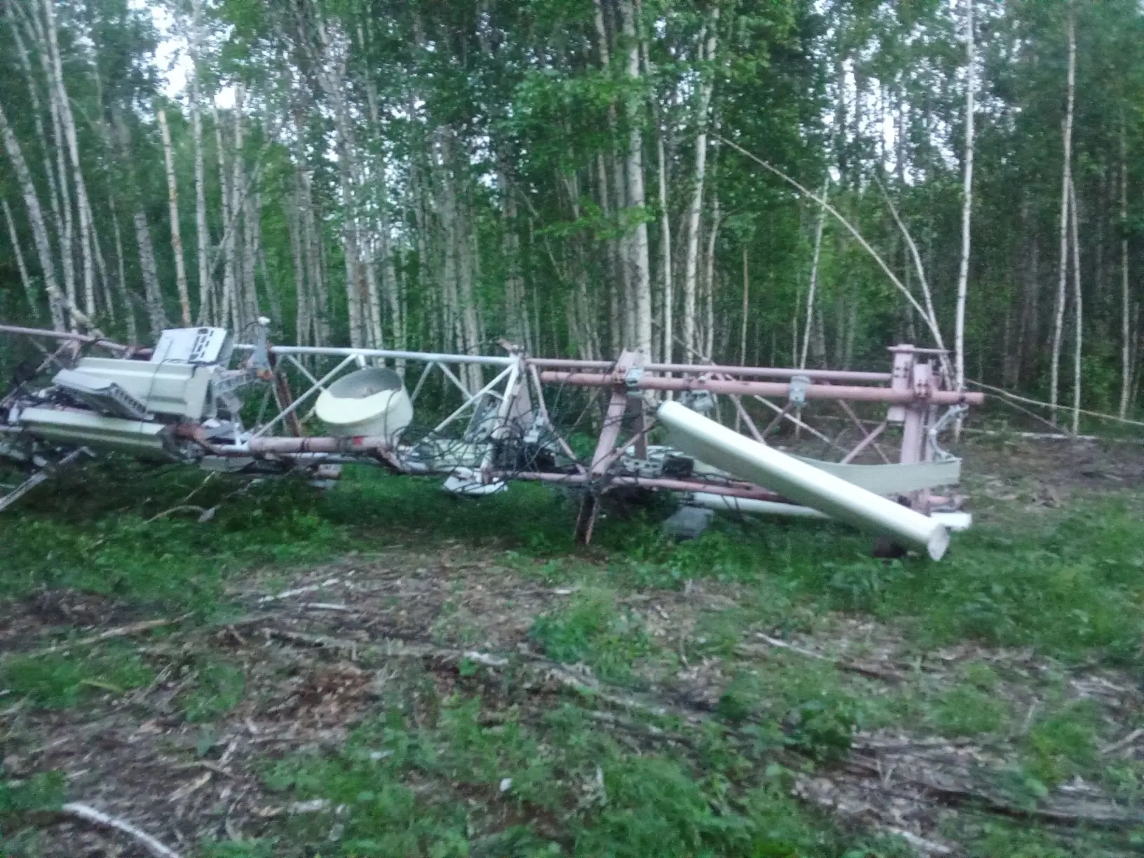 Do not stand, jump, sing, or dance where construction is underway or where loads are suspended. - My, Hurricane, cellular, Energy (energy production), Tyumen region, A storm warning