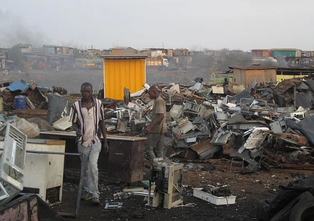 ����������. <a href="https://www.reddit.com/r/UrbanHell/comments/17c84gc/agbobloshie_ghana_this_suburb_of_accra_is_western/?tl=ru" target="_blank" rel="nofollow noopener">��������</a>