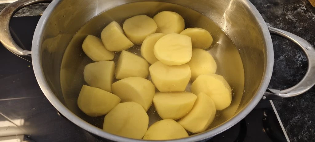 Men's Kitchen: Potato and Mushroom Pies - Series mens food, My, Men's cooking, Recipe, Bakery products, Pies, Mushrooms, Potato, Dessert, Snack, Cheese, Dough, Yummy, Food, Cooking, Filling, Preparation, Kitchen, Oven, Mobile photography, Flour, Longpost