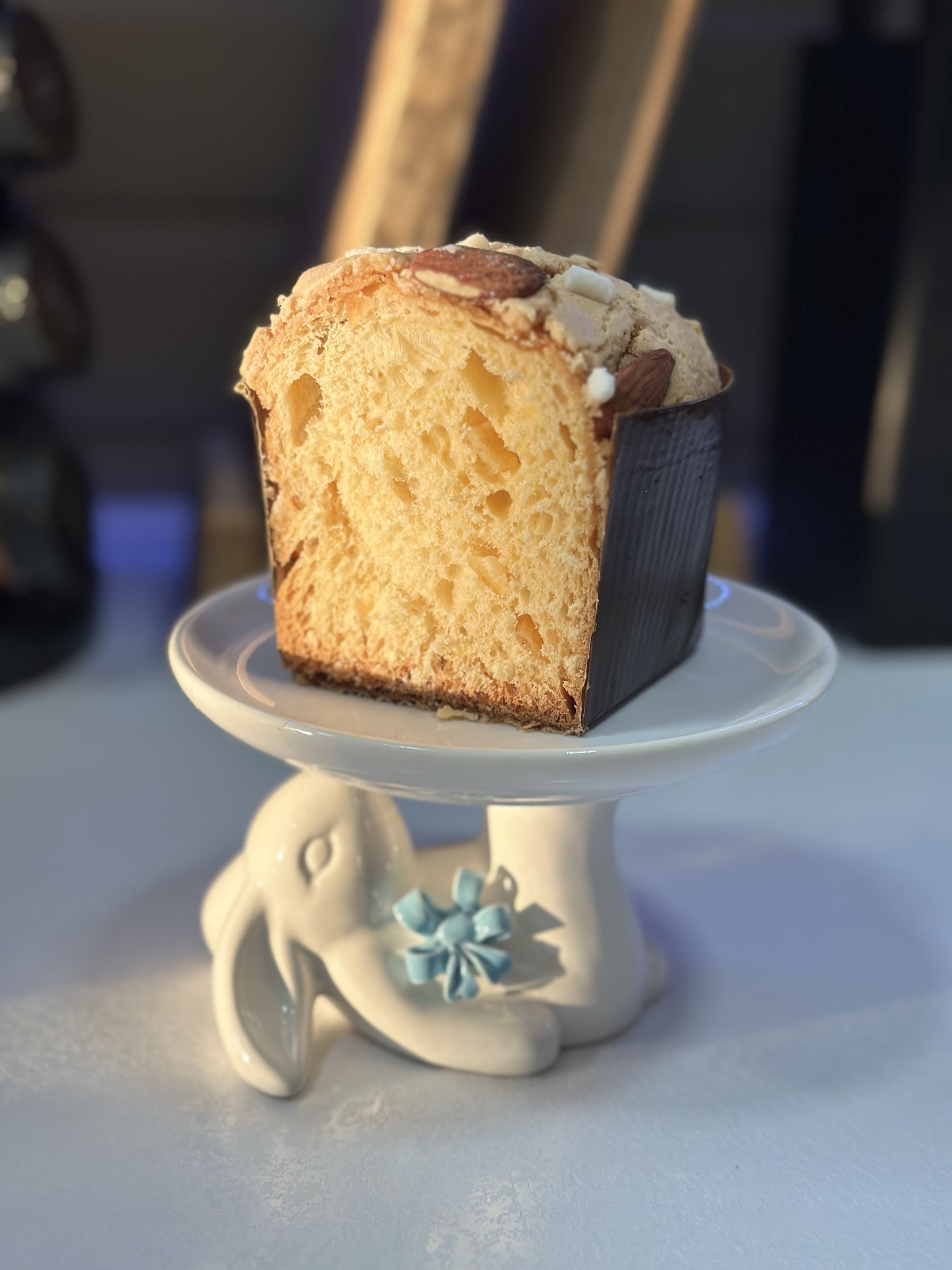 Casa Rinaldi Classica Colomba - Easter cake that smells more expensive than it costs - Series Foreign sweets, My, Sweets, Cake, Kulich, Easter, Italy, Bakery products, Yummy, Dessert, Snack, Longpost