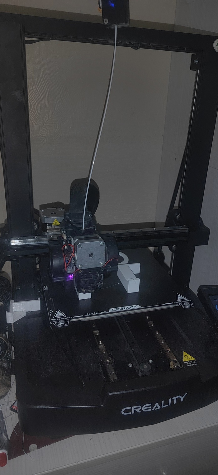 Дома стоит ender 3v3SE на рельсах с керамическим хотэндом, обдув на двух 5015 (темно ибо мелкий дрыхнет)