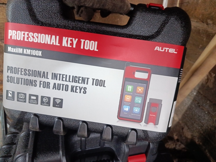 Autel km100. ����� ������� ����� ��� � key tool max pro. ������ � ������, ��� ������ �������� ���� �����, �� �����.