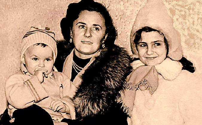 Марина Левицкая с дочерьми