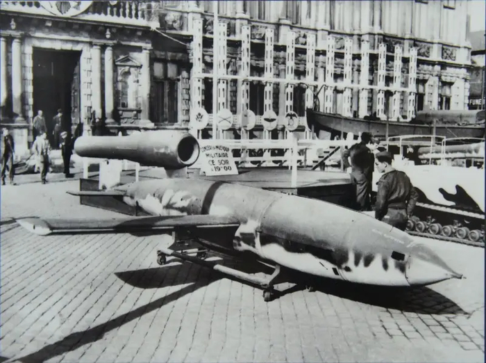 V-1 �� �������� ��������� �������. �����, 1945 �.