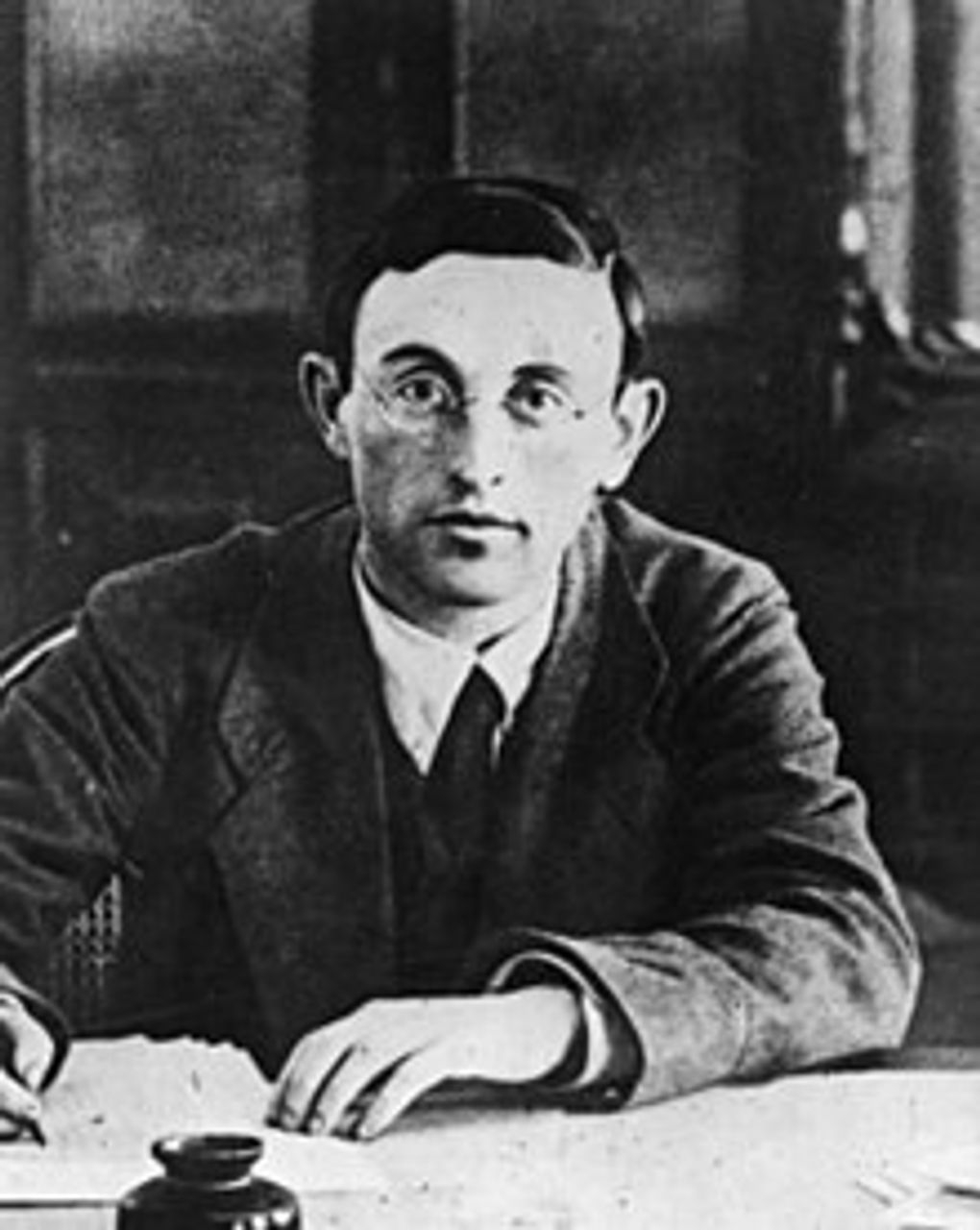 On June 20, 1918, Voldarsky was killed in Petrograd by a sneak shot from around the corner. - Neural Network Content, Murder, Bolsheviks, Petrograd, 1918, История России, The photo, Longpost, Negative