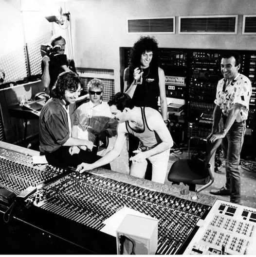 Секрет последнего вздоха Меркьюри: почему величайший хит Queen был спет вопреки законам медицины? - Моё, Рок, Музыка, Музыканты, Песня, Блог, История музыки, Queen, Фредди Меркьюри, Брайан Мэй, Вокал, Хиты, Видео, Видео вк, Длиннопост
