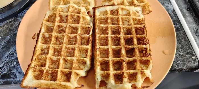 Potato waffles with poached egg for breakfast - Series Male Homemade
, My, Recipe, Snack, Men's cooking, Waffles, Breakfast, Family, Yummy, Cooking, Kitchen, Potato, Preparation, Tableware, Waffle iron, Eggs, The photo, Mobile photography, Salad, Flour, Bakery products, Greenery, Longpost