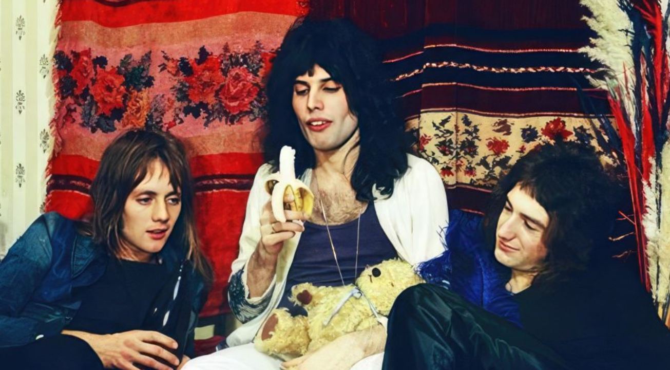 Богемская рапсодия: тайная исповедь об ориентации в главном хите Queen, которую мы пропустили - Моё, Рок, Музыка, Музыканты, Песня, Queen, Богемская рапсодия, Фредди Меркьюри, История музыки, Перевод, Классика, Блог, Культурология, Видео, Видео вк, Длиннопост
