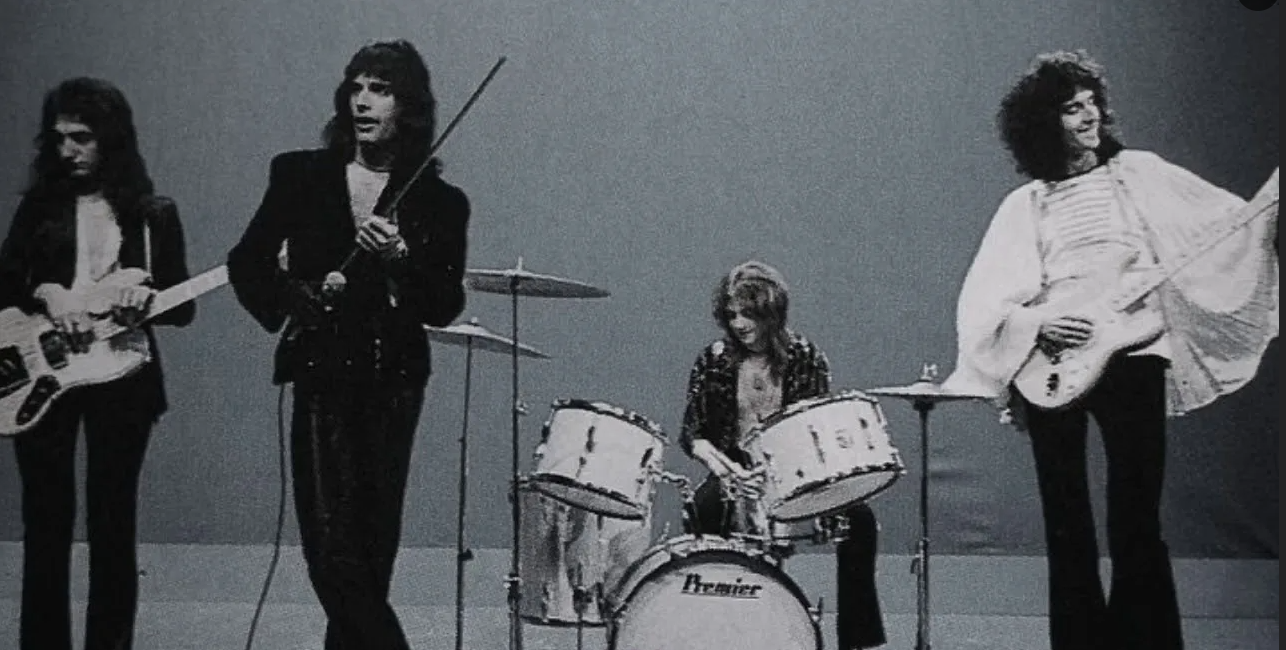 6 июля в истории: Выход первого сингла Queen. Как это было на самом деле - Моё, Queen, Фредди Меркьюри, Легенда, Рок-Группа, История музыки, Видео, YouTube, Длиннопост