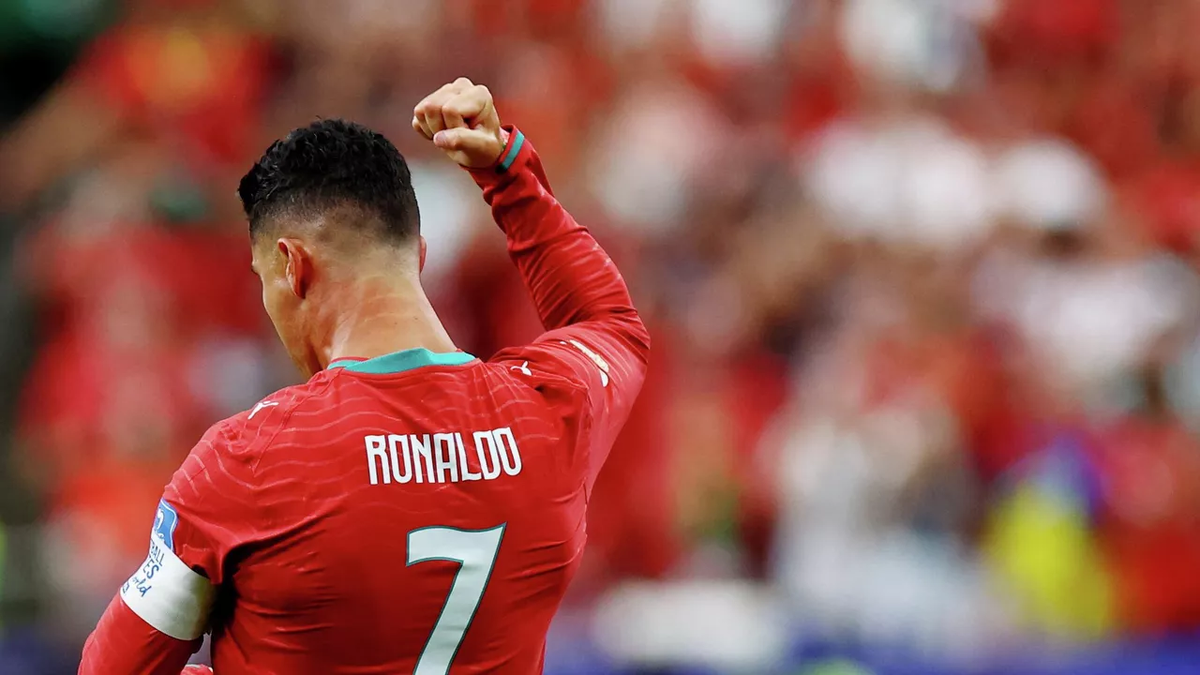 Cristiano Ronaldo's fiancee comforts the footballer after Portugal's defeat – true or fake? - Fake news, Football, Cristiano Ronaldo, Artificial Intelligence, Longpost