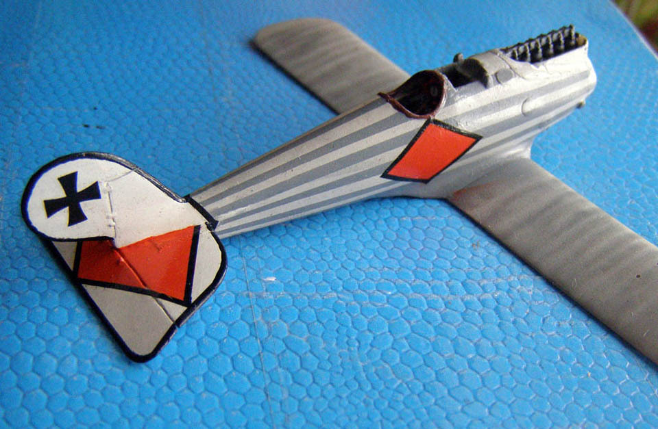 Pfalz D.IIIa – Striped - My, Aviation, Military aviation, Fighter, Aircraft modeling, Stand modeling, Scale model, Longpost