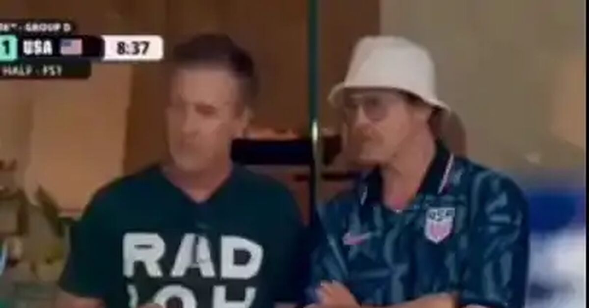 Response to the post Edward Norton talks to himself during the USA vs. Turkiye match - Series Answer, Strange humor, FIFA World Cup 2026, Edward Norton, Brad Pitt, Fight Club (film), Schizophrenia, Humor, Tyler Durden, Memes, From the network, It seemed, Video editing, Video, Vertical video, Short videos, Reply to post, Short post, Black humor