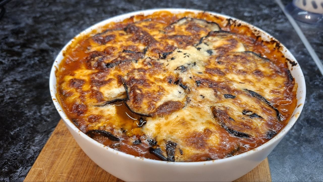 Parmigiana di Melanzane - сырный сыр под сырной шапкой. Итальянская домашняя кухня - Серия Обычные блюда со всего мира, Моё, Рецепт, Мужская кулинария, Баклажан, Сыр, Запеканка, Обед, Ужин, Длиннопост