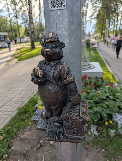 Медведик-рабочий. Фото: Надежда Зиновьева