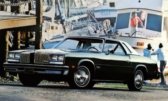 В 1977 году Oldsmobile Cutlass был самым продаваемым автомобилем в Америке, а на хорошо оснащенную версию Cutlass Supreme приходилось три четверти от общего объема продаж.