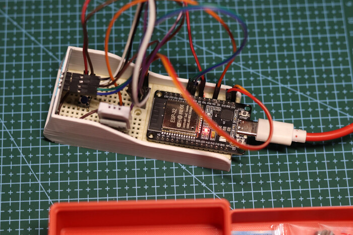 ����� ESP32 � �������, ������������ �� 3D-��������