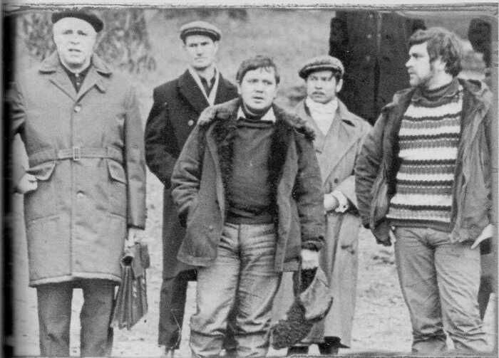 На переднем плане слева направо: Дмитрий Залбштейн, Сергей Соловьёв, оператор новеллы "Предложение" Владимир Чухнов.