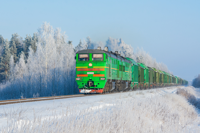 Тепловоз 2ТЭ10У-0222 LDZ (Латвийские железные дороги) с грузовым поездом перегон Пыталово - Белкино. 10.01.2019