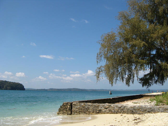 ��� � ����������� ����� �� ������� ������ (Guitar), ������ (Porlab) � ������� ����������� (Middle Andaman). �� ������� �������� ���� ��� - ���������� ������� ������� (Jarawa), �������� ������� ���� ������ ������� ����������