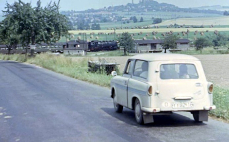 <a href="https://pikabu.ru/story/za_stenoy_5_14185131?u=https%3A%2F%2Fru.wikipedia.org%2Fwiki%2FTrabant&t=%D0%A2%D1%80%D0%B0%D0%B1%D0%B0%D0%BD%D1%82%20%D1%81%20%D0%BA%D1%83%D0%B7%D0%BE%D0%B2%D0%BE%D0%BC%20%C2%AB%D1%83%D0%BD%D0%B8%D0%B2%D0%B5%D1%80%D1%81%D0%B0%D0%BB%C2%BB%20%D0%BD%D0%B0%20%D0%B4%D0%BE%D1%80%D0%BE%D0%B3%D0%B0%D1%85%20%D0%93%D0%94%D0%A0%2C%201967%20%D0%B3%D0%BE%D0%B4.&h=d29e0974e12e603334cd4f2372c11b7ca506c2b2" title="https://ru.wikipedia.org/wiki/Trabant" target="_blank" rel="nofollow noopener">������� � ������� ���������� �� ������� ���, 1967 ���.</a>