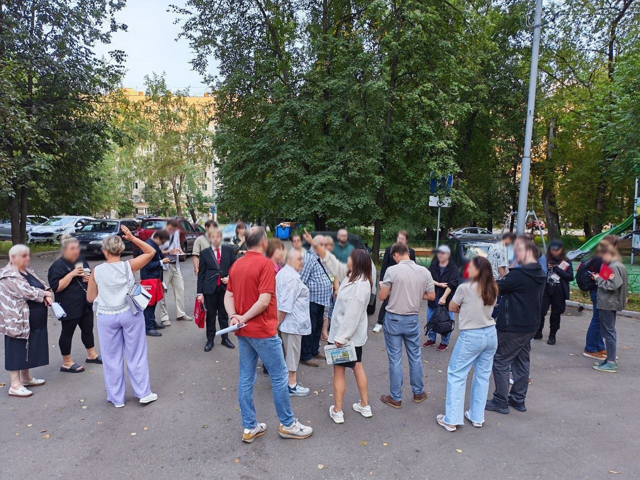 Residents' cries for help vs. typical replies. We're helping at Voykovskaya - Politics, Road, Driving, The Communist Party, State Duma, Elections, Social activities, Voikovskaya, Ishchenko