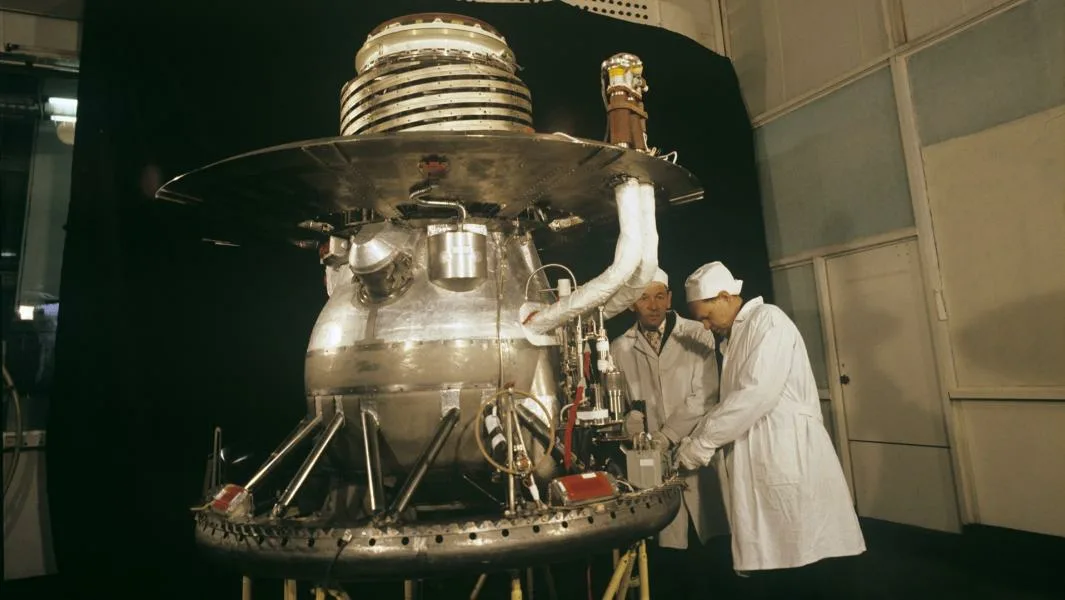 127 minutes in hell: what Venera-13 managed to film before the heat killed it - Venus, Made in USSR, Space, solar system, Spaceship, Cosmonautics, Astronomy, Planet, NASA, Milky Way, Galaxy, Zen, Yandex Zen, Yandex Zen (link), Longpost, Neural Network Content, Astrophoto, Rover, Vega