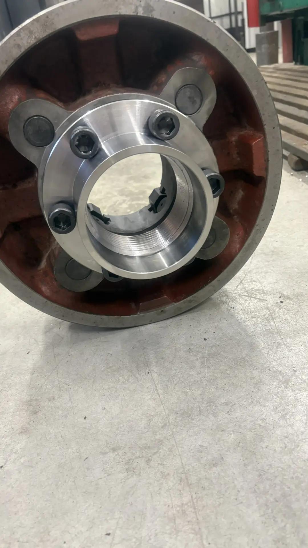 Replacing a chuck on a 1m63 lathe (DIP300) - My, Rukozhop, Soundless, Vertical video, Short videos, Lathe, Chelyabinsk, Shop, Turner, Repair, Cartridges, Metal carving, Heat, Video, Mat, Longpost