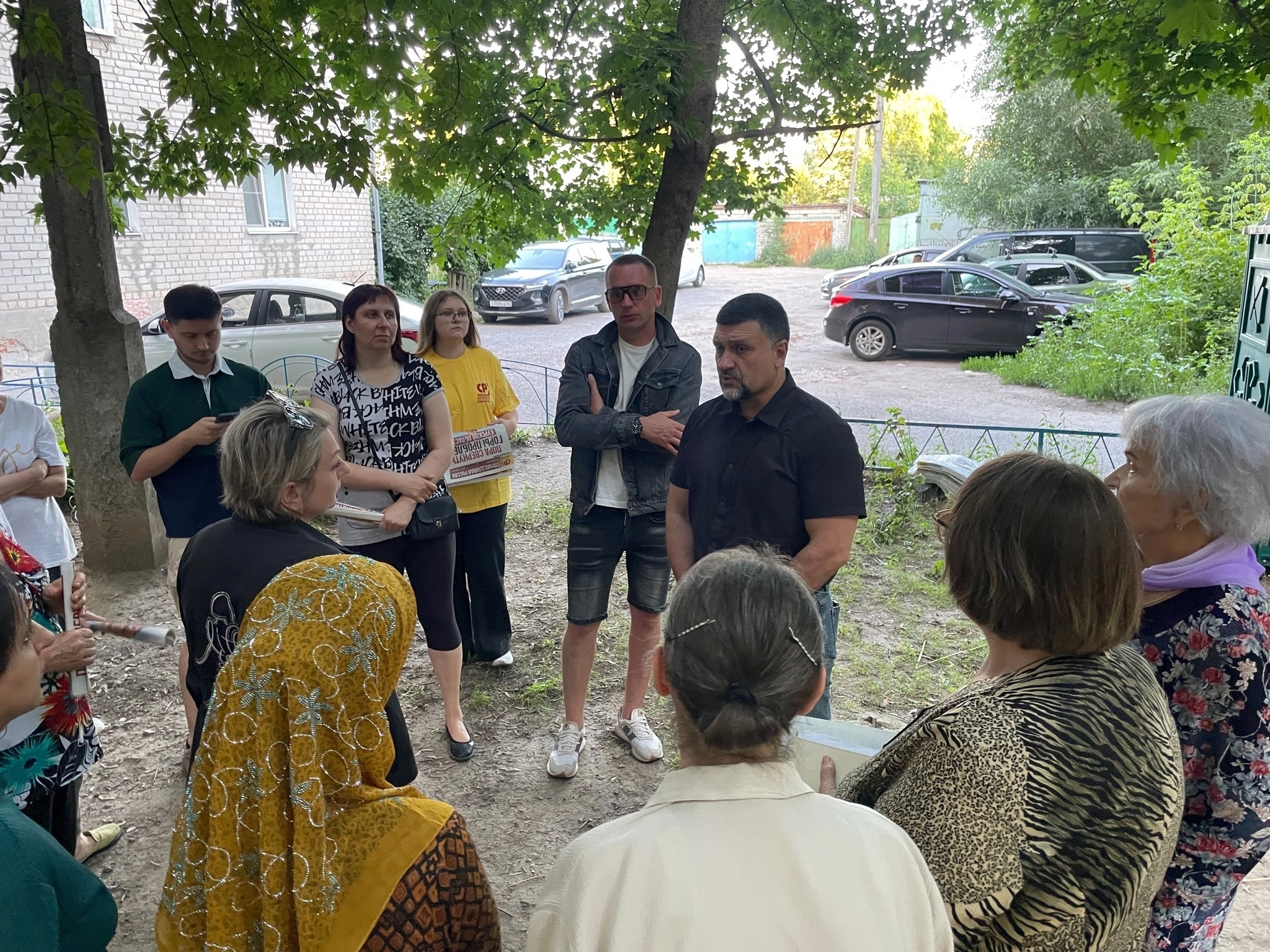 A large meeting was held with residents of houses on Lomakin Street, 1 and 3 - My, Housing and communal services, Kursk, Fair Russia, Land plot, Apartment buildings, Courtyard, Longpost