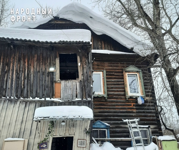 Жители аварийного двухэтажного дома на улице Шишкова, 16 в Томске опасаются обрушения крыши и веранды