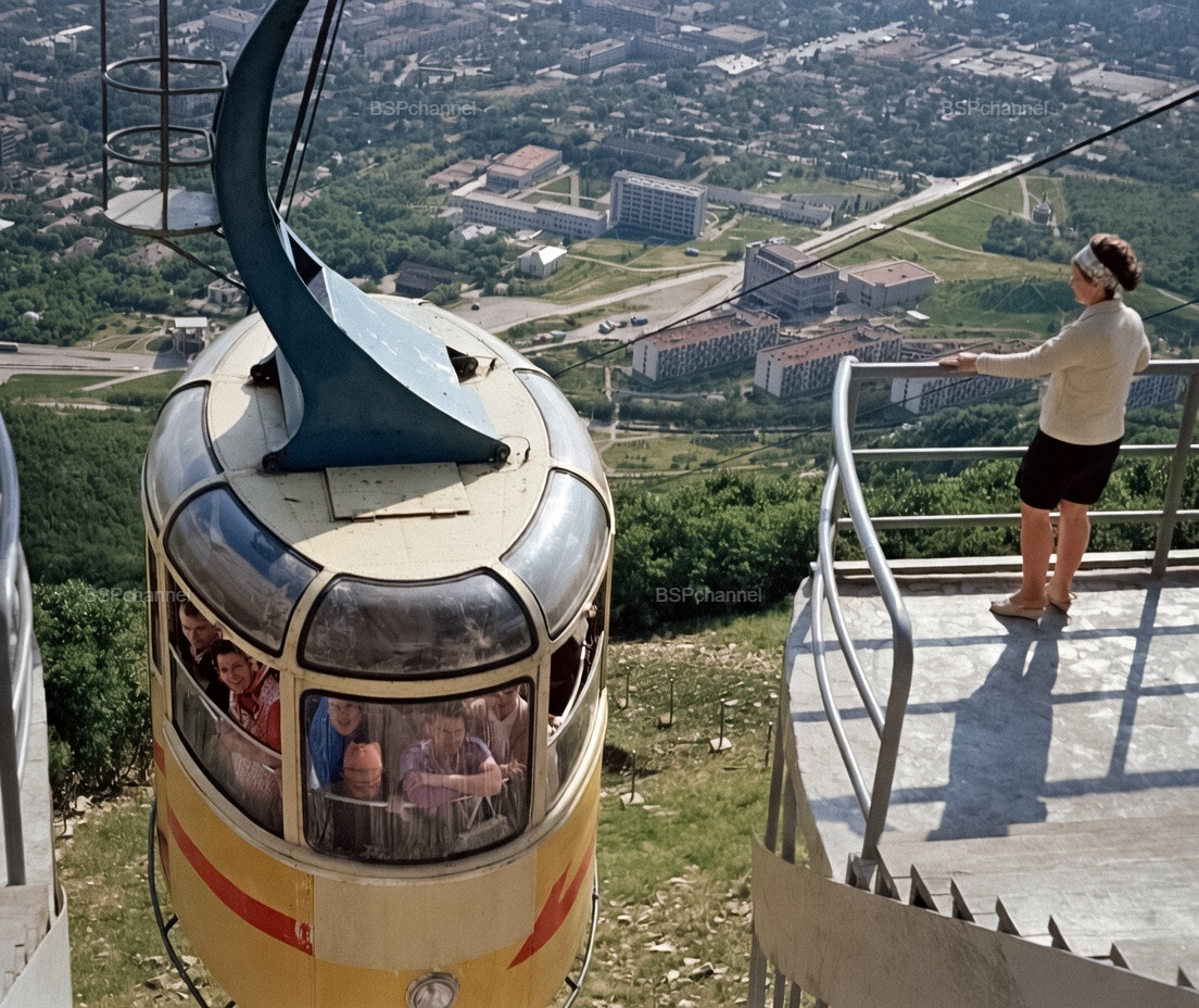A collection of simple and stunning photographs from the Soviet era. 20 colorized photographs. Part 45. - Series Photo Collections, My, Old photo, the USSR, Childhood in the USSR, 60th, 70th, 80-е, 50th, The photo, Colorization, 20th century, Longpost