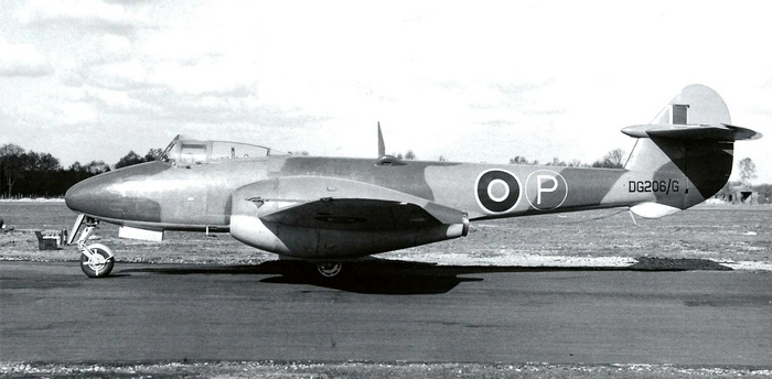 Gloster Meteor (DG206) оснащённый двумя турбореактивными двигателями Halford H.1 совершил успешный полёт 5 марта 1943 года.