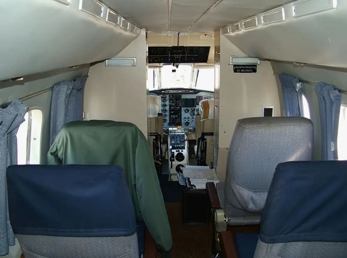 Салон Embraer EMB-110
