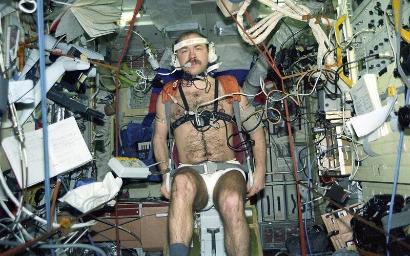 Герой Российской Федерации Александр Полещук - История России, История (наука), Без рейтинга, Единая Россия, Космонавтика, Орбитальная станция, Станция мир, Выход в космос, Космонавты, Техник, Офицеры, Герой России, Личность, Инженер, Роскосмос, Космос, Длиннопост