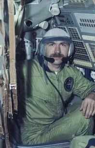 Герой Российской Федерации Александр Полещук - История России, История (наука), Без рейтинга, Единая Россия, Космонавтика, Орбитальная станция, Станция мир, Выход в космос, Космонавты, Техник, Офицеры, Герой России, Личность, Инженер, Роскосмос, Космос, Длиннопост