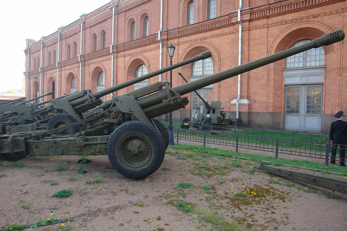 М-47 (на переднем плане) и М-46 (сзади)