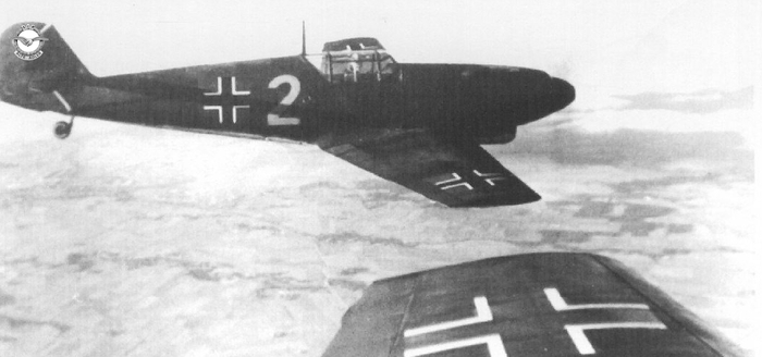 Пара Bf109D из 3./JG21 в плотном строю.