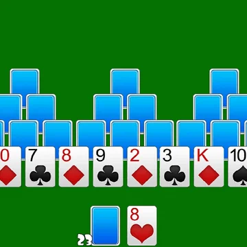 Необычный пасьянс, убирать можно только открытые карты по значению рядом с той, что в стопке сброса.