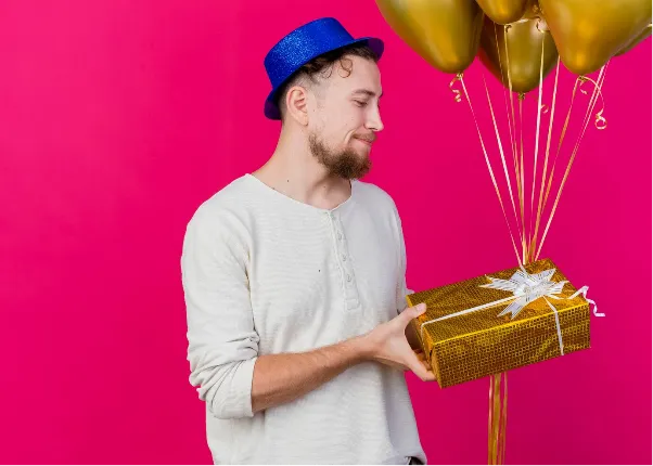 Что подарить мужу на 23 февраля: 100+ идей на любой бюджет