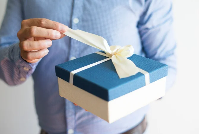 Возраст: подарки мужчине на 18, 25, 30, 40, 50 лет и юбилеи