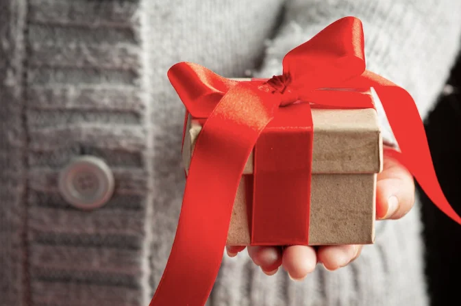 Как оформить недорогой подарок, чтобы он выглядел дороже